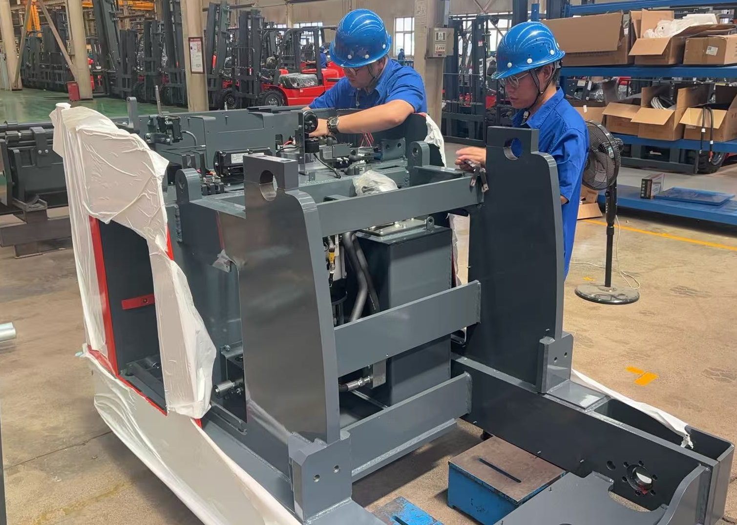 圖2 站架式人下行三向車(chē)車(chē)架焊接、裝配指導(dǎo) 左2圖.jpg